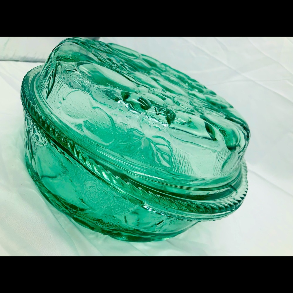 Vintage Libbey Orchard Fruit casserole dish circa late 70s/early 80s.